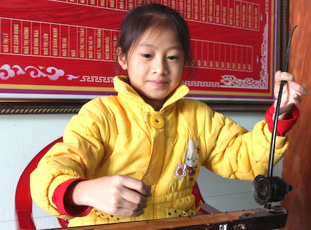 Tiếng đàn bầu của “nghệ nhân nhí” 9 tuổi