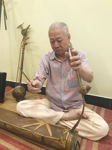 Đàn bầu làm cải thiện sức khỏe của người cao tuổi